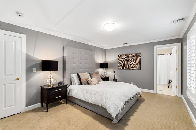 17 Canterbury Lane, Bedford, NH 03110