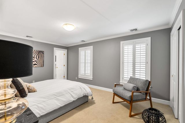 17 Canterbury Lane, Bedford, NH 03110