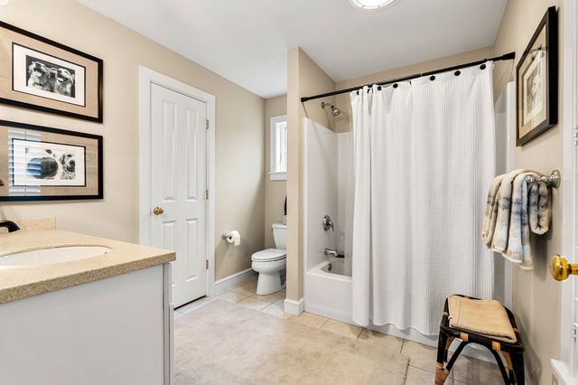 17 Canterbury Lane, Bedford, NH 03110