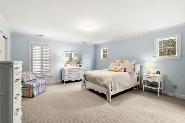 17 Canterbury Lane, Bedford, NH 03110