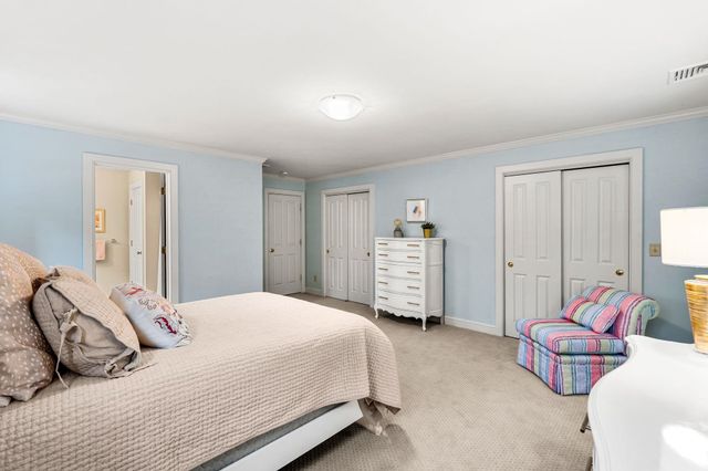 17 Canterbury Lane, Bedford, NH 03110