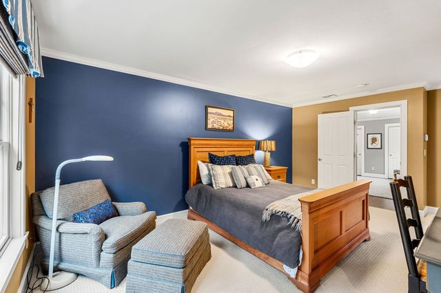 17 Canterbury Lane, Bedford, NH 03110