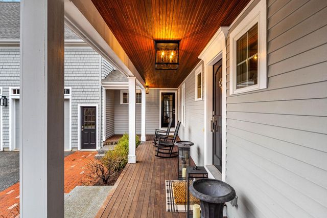 17 Canterbury Lane, Bedford, NH 03110