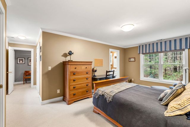 17 Canterbury Lane, Bedford, NH 03110