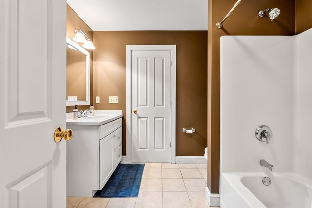 17 Canterbury Lane, Bedford, NH 03110