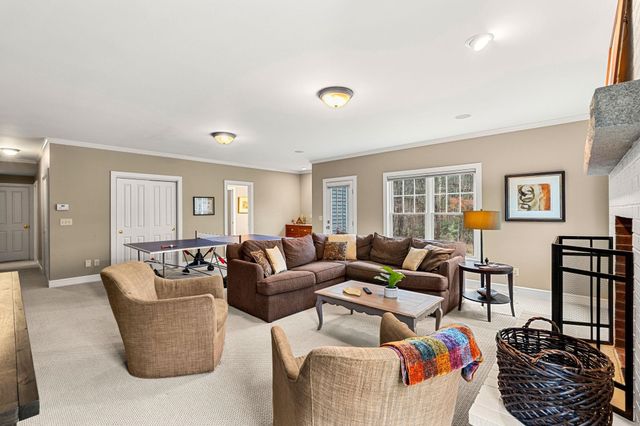 17 Canterbury Lane, Bedford, NH 03110