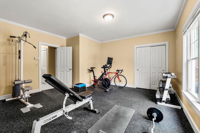 17 Canterbury Lane, Bedford, NH 03110