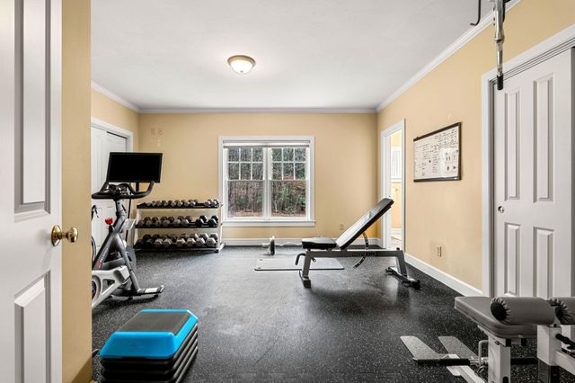 17 Canterbury Lane, Bedford, NH 03110