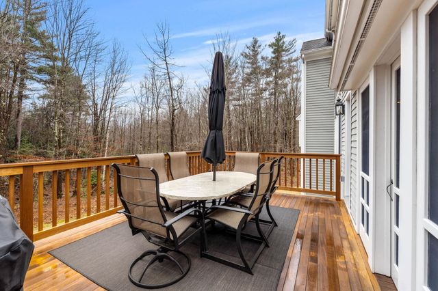 17 Canterbury Lane, Bedford, NH 03110