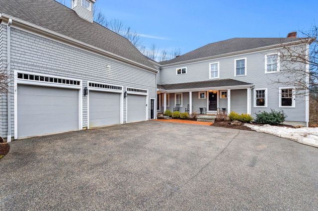 17 Canterbury Lane, Bedford, NH 03110