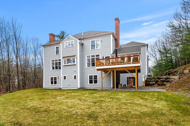 17 Canterbury Lane, Bedford, NH 03110