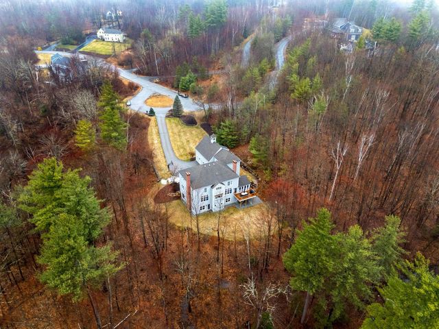 17 Canterbury Lane, Bedford, NH 03110