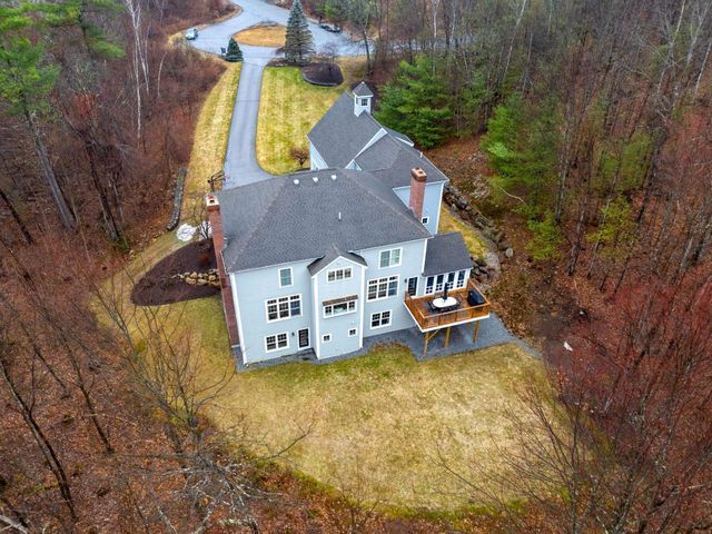 17 Canterbury Lane, Bedford, NH 03110