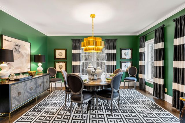 17 Canterbury Lane, Bedford, NH 03110