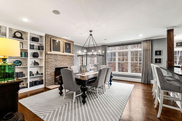 17 Canterbury Lane, Bedford, NH 03110