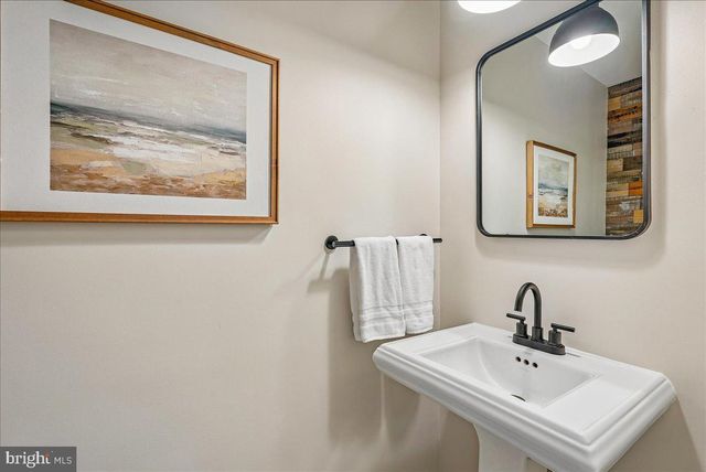 3632 GREAT LAUREL LN, Fairfax, VA 22033