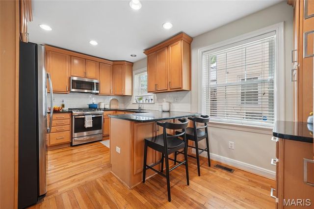 7848 Stanford Avenue, University City, MO 63130