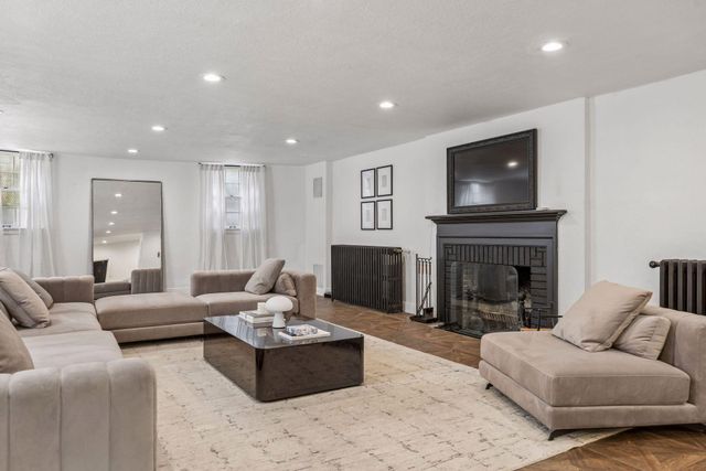 1122 Mount Curve Avenue, Minneapolis, MN 55403