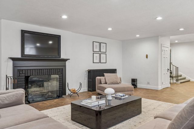 1122 Mount Curve Avenue, Minneapolis, MN 55403