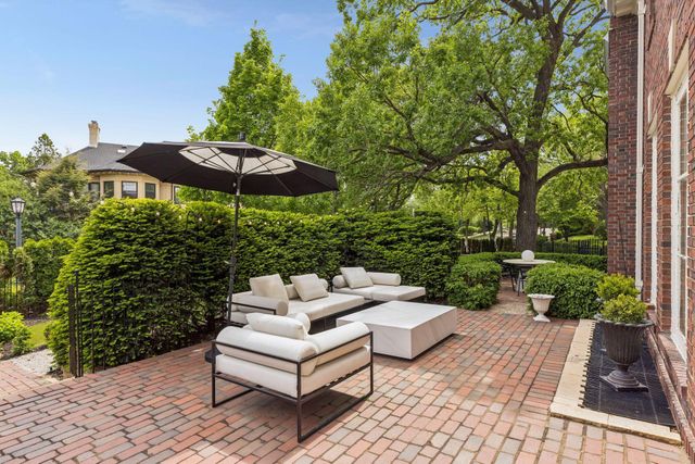 1122 Mount Curve Avenue, Minneapolis, MN 55403