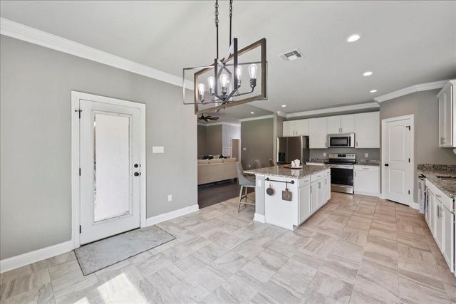 213 Zachary Lane, Bridge City, TX 77611