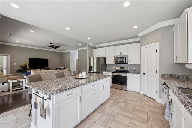 213 Zachary Lane, Bridge City, TX 77611