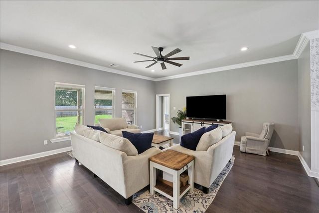 213 Zachary Lane, Bridge City, TX 77611