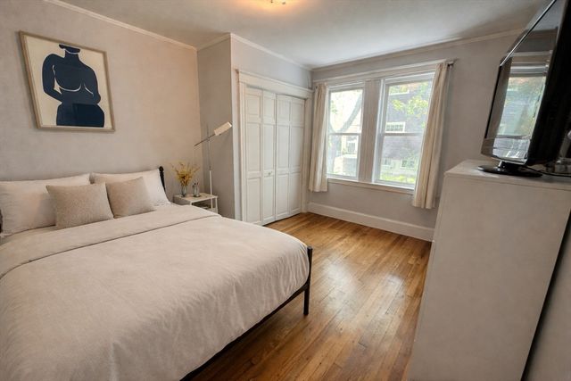 72 S Crescent Circuit 72, Boston, MA 02135