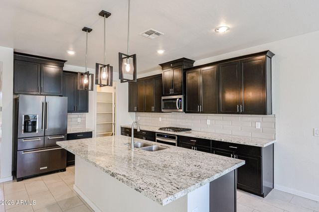 14090 W OLD OAK Lane, Surprise, AZ 85379