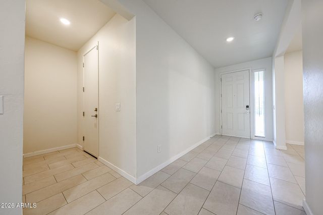 14090 W OLD OAK Lane, Surprise, AZ 85379