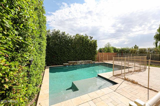 14090 W OLD OAK Lane, Surprise, AZ 85379