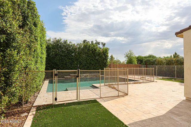 14090 W OLD OAK Lane, Surprise, AZ 85379