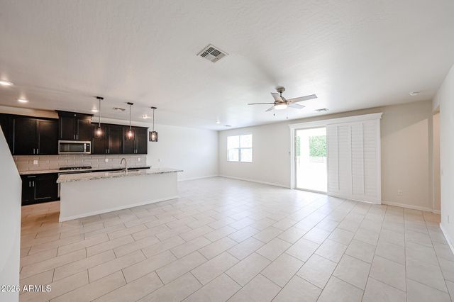 14090 W OLD OAK Lane, Surprise, AZ 85379