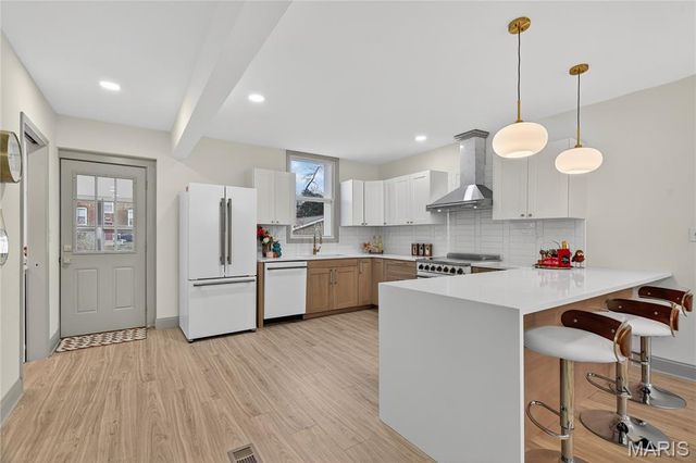 3120 Gurney Avenue, St Louis, MO 63116