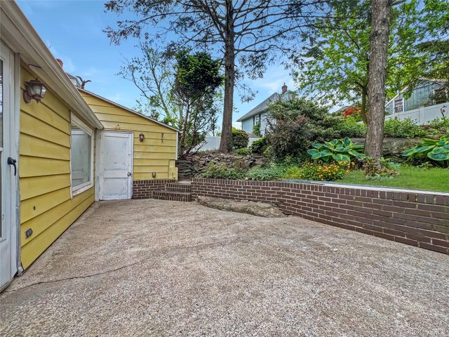 1311 Henry Avenue, Mamaroneck, NY 10543