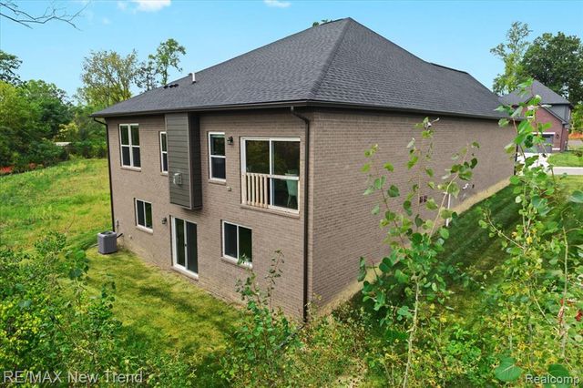 7841 Trailside Court, West Bloomfield, MI 48323