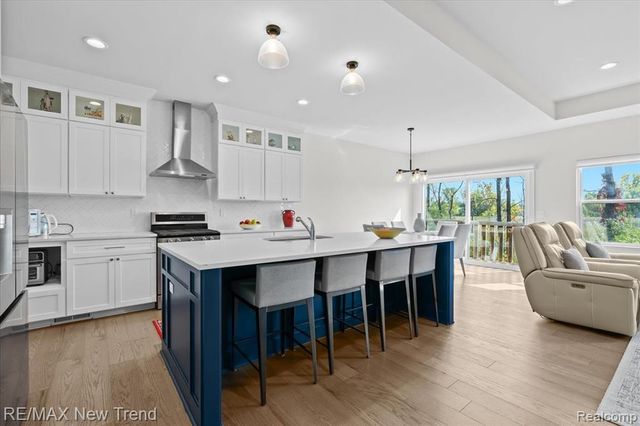 7841 Trailside Court, West Bloomfield, MI 48323