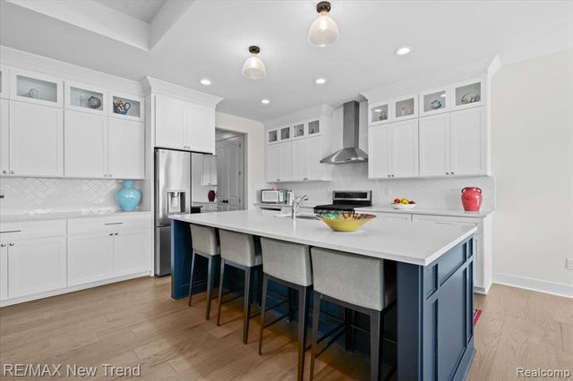 7841 Trailside Court, West Bloomfield, MI 48323