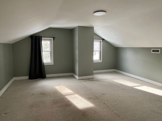 19 Arnold Rd, Sturbridge, MA 01518