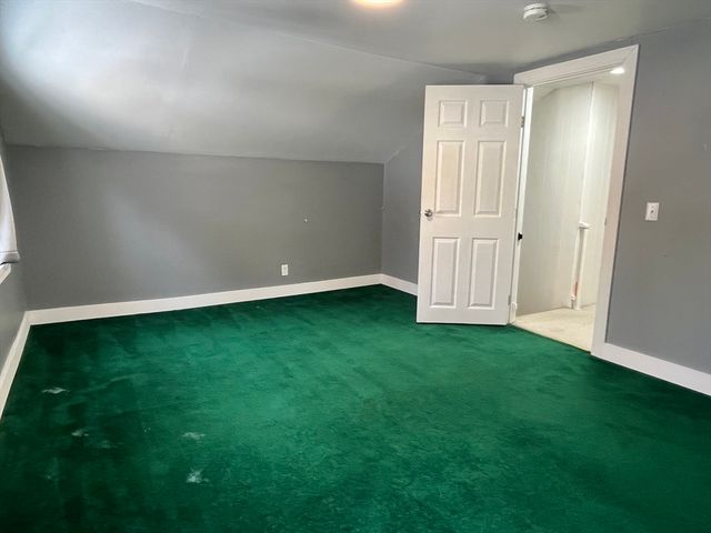 19 Arnold Rd, Sturbridge, MA 01518