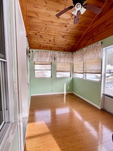 19 Arnold Rd, Sturbridge, MA 01518