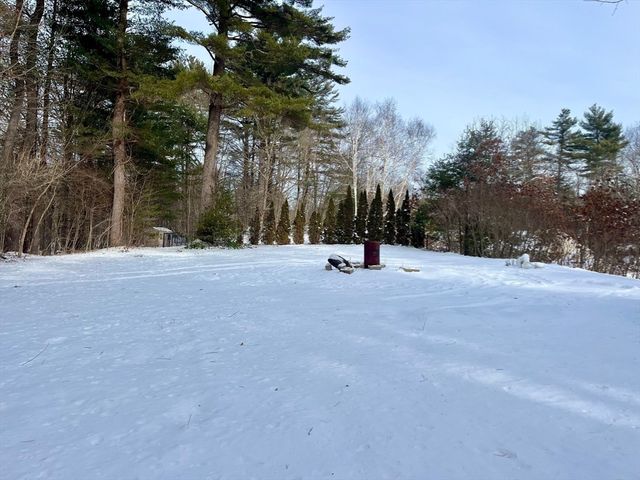 19 Arnold Rd, Sturbridge, MA 01518