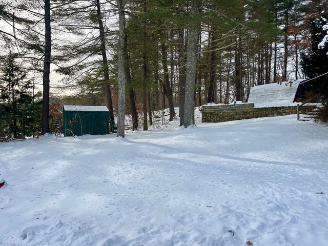 19 Arnold Rd, Sturbridge, MA 01518