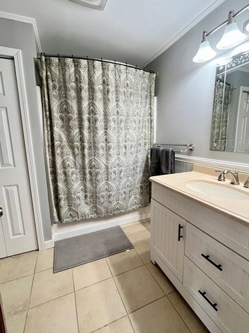 19 Arnold Rd, Sturbridge, MA 01518