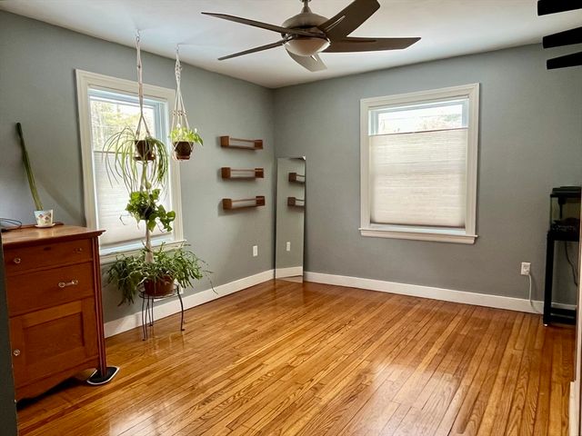 19 Arnold Rd, Sturbridge, MA 01518