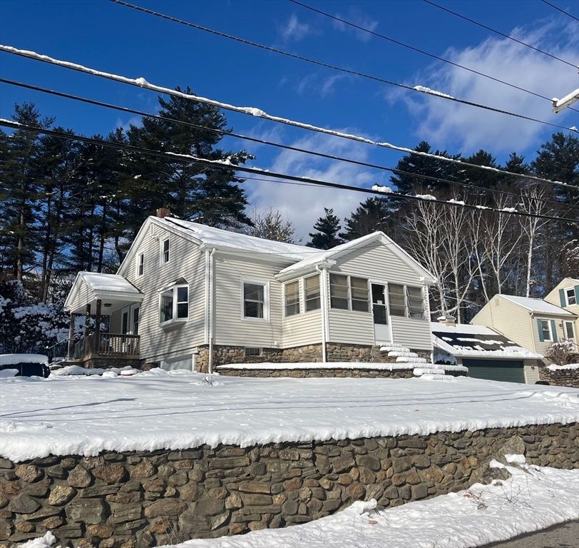 19 Arnold Rd, Sturbridge, MA 01518