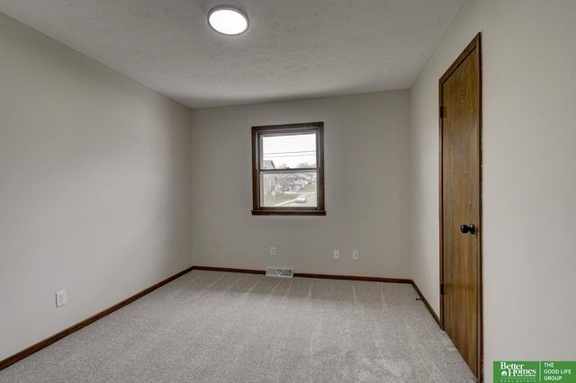 7905 Crown Point Avenue, Omaha, NE 68134