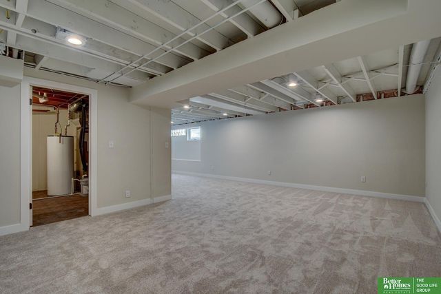 7905 Crown Point Avenue, Omaha, NE 68134