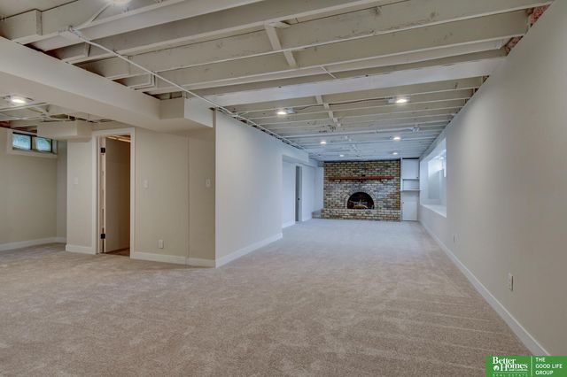 7905 Crown Point Avenue, Omaha, NE 68134