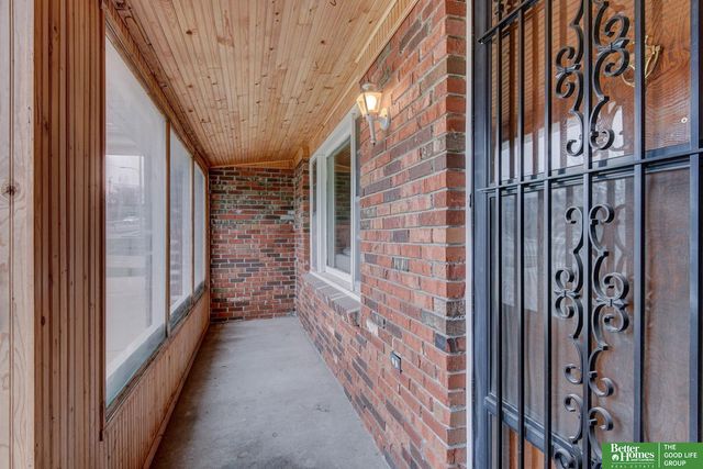 7905 Crown Point Avenue, Omaha, NE 68134